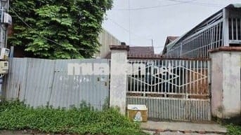 Bán đất tặng nhà 2,3 tỷ quá rẻ, gần đường Phạm Văn Diêu 300m,