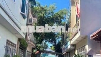 Chính chủ cho thuê nhà dịch vụ hàng bè,55m 3 tầng,vỉa hè rộng,hơn 10tr