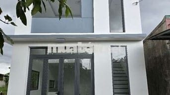 Nhà mới xây dựng 3PN đường nhựa ô tô cách QL80 khoảng 100m