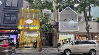 CHO THUÊ NHÀ MẶT TIỀN 92B NGUYỄN TRÃI, PHƯỜNG BẾN THÀNH, QUẬN 1