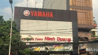 mặt tiền Huỳnh Tấn Phát, đoạn nằm giữa KCX và đường Bùi Văn Ba