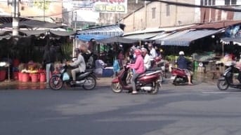 Cho thuệ mặt bắng đối diện chợ