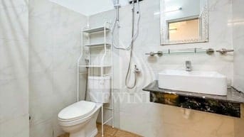Hợp đồng thuê 2,4 tỷ, toà nhà ks 50c Trường Sơn ,DT:11x17m,kc :hầm 7L