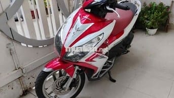 Cần bán xe Air Blade đời 2013 như hình chụp: