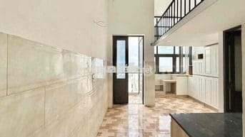 duplex nhà mới full nội thất Sát chân cầu nguyễn văn cừ , mặt tiền
