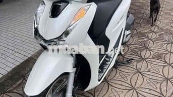 Sh 125 2022 trắng Ngọc trinh  như mới.