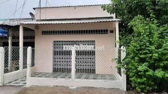 Căn nhà cấp 4, số 65 đường Nguyễn Việt Hồng, xã Châu Thành (Ngã Sáu)