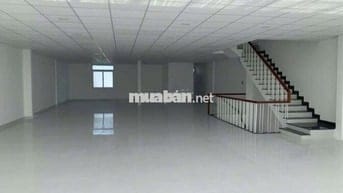 Cho thuê nhà 3 tầng mt Phạm Hùng, hòa xuân