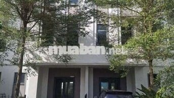 Bán gấp biệt thự đã hoàn thiện _ 1 trệt 2 lầu, 90m2 _ Cách Hóc Môn 2km