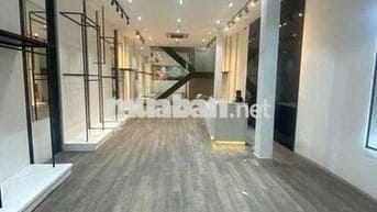 MẶT TIỀN LÊ DUẨN TRỐNG SUỐT PHÙ HỢP TRƯNG BÀY THỜI TRANG