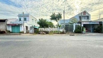 hàng ngộp bán gấp 152 m thổ cư mặt tiền đường 835