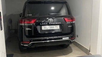 LC 300 đăng ký 10-2024  mầu đen nội thất kem 