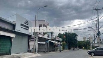 NHÀ 3 LẦU CÁCH MT chỉ vài căn xe hơi tới nơi chưa qua đầu tư giáp PMH