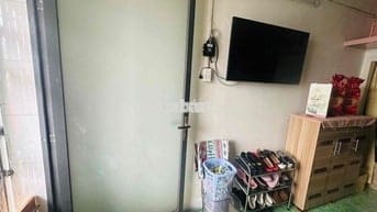 lầu 1- chung cư Đinh Liệt- mặt chợ nguyễn sơn.