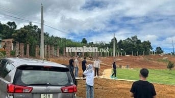 Cần bán gấp lô đất có sẵn full thổ cư đường nhựa ô tô vào thoải mái