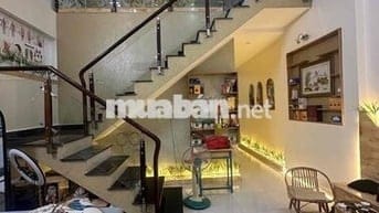 Tôi cần bán căn nhà Ngay gần chợ cổng 10