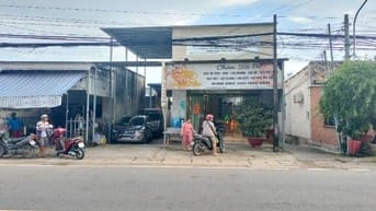 Nhà mặt tiền cách chợ 50m nở hậu cần bán