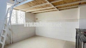PHÒNG TRỌ SIÊU BỰ - GÁC CAO 2M - MÁY LẠNH - CỬA SỔ LỚN - MÁT