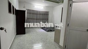 PHÒNG NỘI THẤT CƠ BẢN  RỘNG 35M2 - CỬA SỔ TRỜI GẦN CVPM 1KM