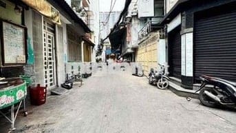 nhà bán Q10 - nhà mới xây - 3 lầu 3 phong4 wc - 5,9 tỷ TL