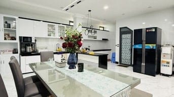 HẠ GẤP 6 TỶ - BIỆT THỰ GIÁP QUẬN 10 - MT KINH DOANH 170m2 4 TẦNG .