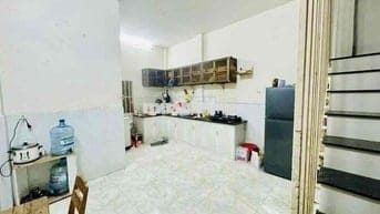 Nhà Sạch Sẻ DT 120m2 1Trệt 1Lầu 3Pn 2Wc Sân Xe Máy Hẻm Ôtô Ngã Tư Ga