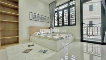 Căn Hộ Full Nội Thất Ban Công Gần Đại Học UEF Giáp Q1