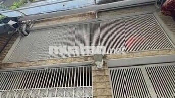 Bán Nhà Lạc Long Quân Cầu giấy gần chợ Bưởi 45m 4tầng Mt 4. giá 12.3tỷ