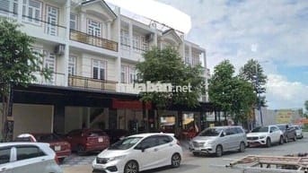 Bán nhà Vip 3 lầu lô góc 2 mặt tiền phường bến cát,  giá 17 tỷ
