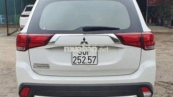 Bán Mitsubishi Outlander 2.0AT năm 2018.
