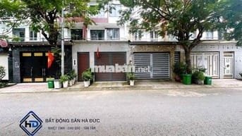 Nhà 2 lầu 5x20 khu đồng bộ có sân để xe rộng gần UBND Quận 12
