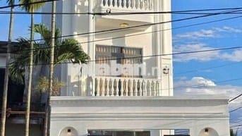 Bán nhà mặt tiền 5m5 sát tôn đản