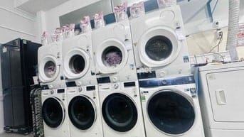 Sang mặt bằng giặt sấy-làm ngay có chổ ở lại