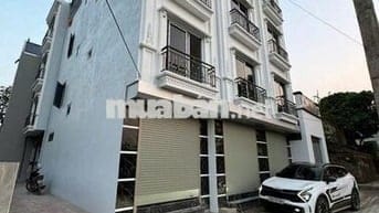 Nhà 4T*32m2 Mặt trục đường chính ô tô tránh,gần trường học.Giá 3,05 tỷ