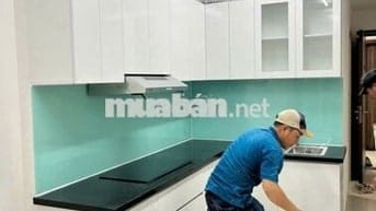 Cho thuê căn hộ 2PN-2WC,giá 5tr/tháng.Có bàn ăn,tủ quần áo,bếp,rèm cửa