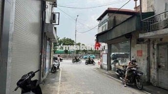BÁN NHÀ CẤP 4 PHỐ GIẢI PHÓNG 28M2 Ô TÔ ĐỖ CỔNG - CÁCH MẶT PHỐ 20M