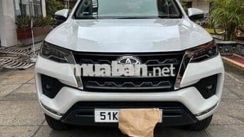 Toyota Fortuner dầu cuối 2022 số tự động mới 90%