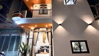 MT Hẻm - Thoáng - Nhà Đẹp - Vị Trí Tốt .