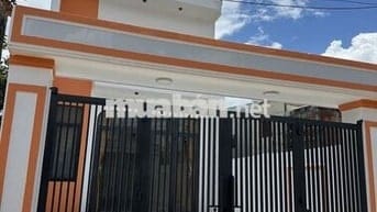 Nhà Mới xây ngay trung tâm thị trấn đất đỏ giá 2ty2