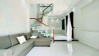 NHÀ MỚI ĐẸP Ở LIỀN. SỔ HỒNG 5,2 X 20 ĐOÀN NGUYÊN TUẤN. BÌNH CHÁNH