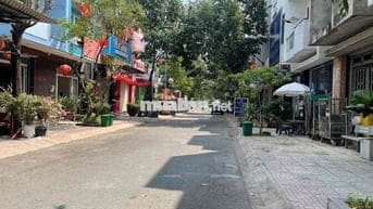 Nhà Phố Liền Kề 1 Trệt 2 Lầu Khu Phú Gia 2. Ngay Ngã Tư Nguyễn Khuyễn