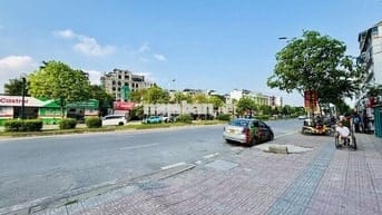 Bán Nhà Hồng Tiến - Ô tô - 2 Thoáng - Tặng full NT gỗ hiếm gần 2 Tỷ