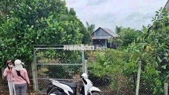 Cần bán nhanh miếng đất thổ cư 215m2 này với 550tr