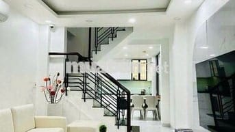 Nhà nguyên Căn Nguyễn Khoái Quận 4, 5 Tầng, 5PN tiện ở làm văn phòng