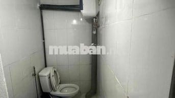 2PN 1WC 42m2. gần Cấp 1,2, chợ Giáp Bát. 1.5km đến bkx , 30m ra ô tô