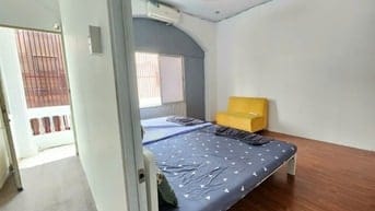 CHO THUÊ CĂN HỘ CÓ GÁC, CHDV 2 PN RỘNG 60M2, BẾP, WC RIÊNG GẦN SÂN BAY
