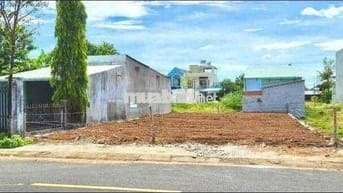 Mặt tiền đường nhựa, gần chợ, gần trường học