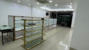 Cho thuê nhà phố kinh doanh 92 La Thành , 7 tầng có hầm để xe rộng rãi