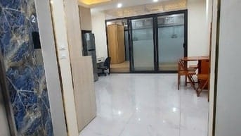 Cho thuê căn hộ mặt phố Cát Linh, sử dụng 80m2, 2 PN, thang máy