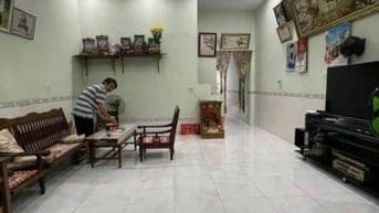 Ngộp ngân hàng nên bán gấp căn nhà ở Thị Trấn Hóc Môn, DT 100m2, Giá 
